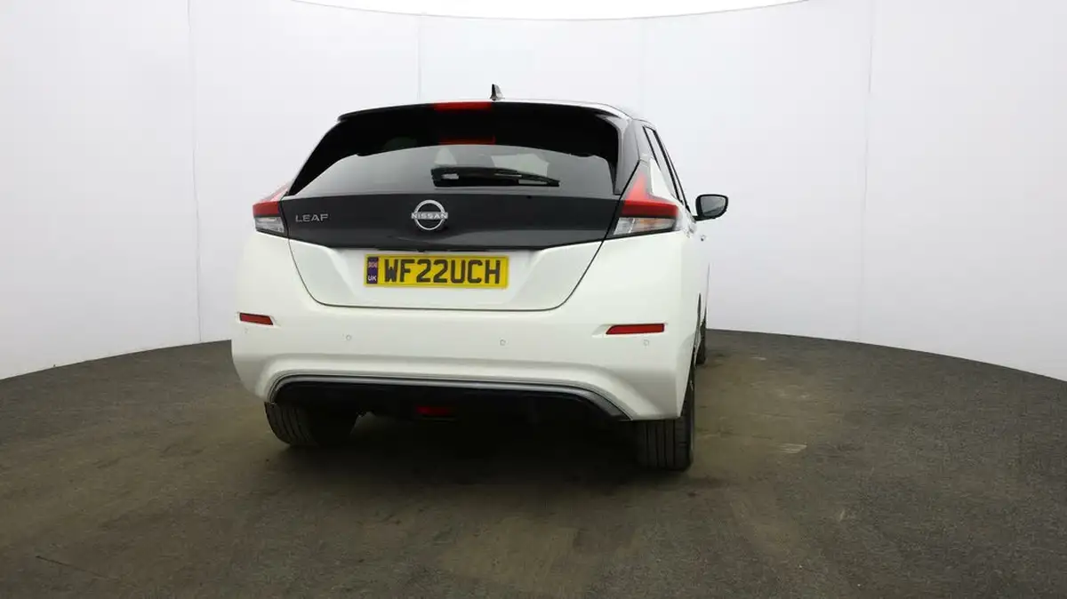 2022-nissan-leaf-e-e-tekna-59kwh-big-60