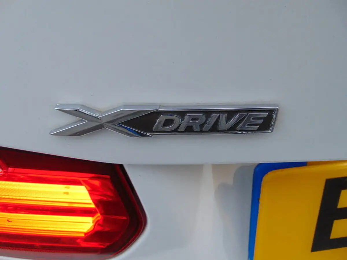 2015-bmw-3-series-20td-320d-xdrive-se-184bhp-saloon-4d-auto-big-46