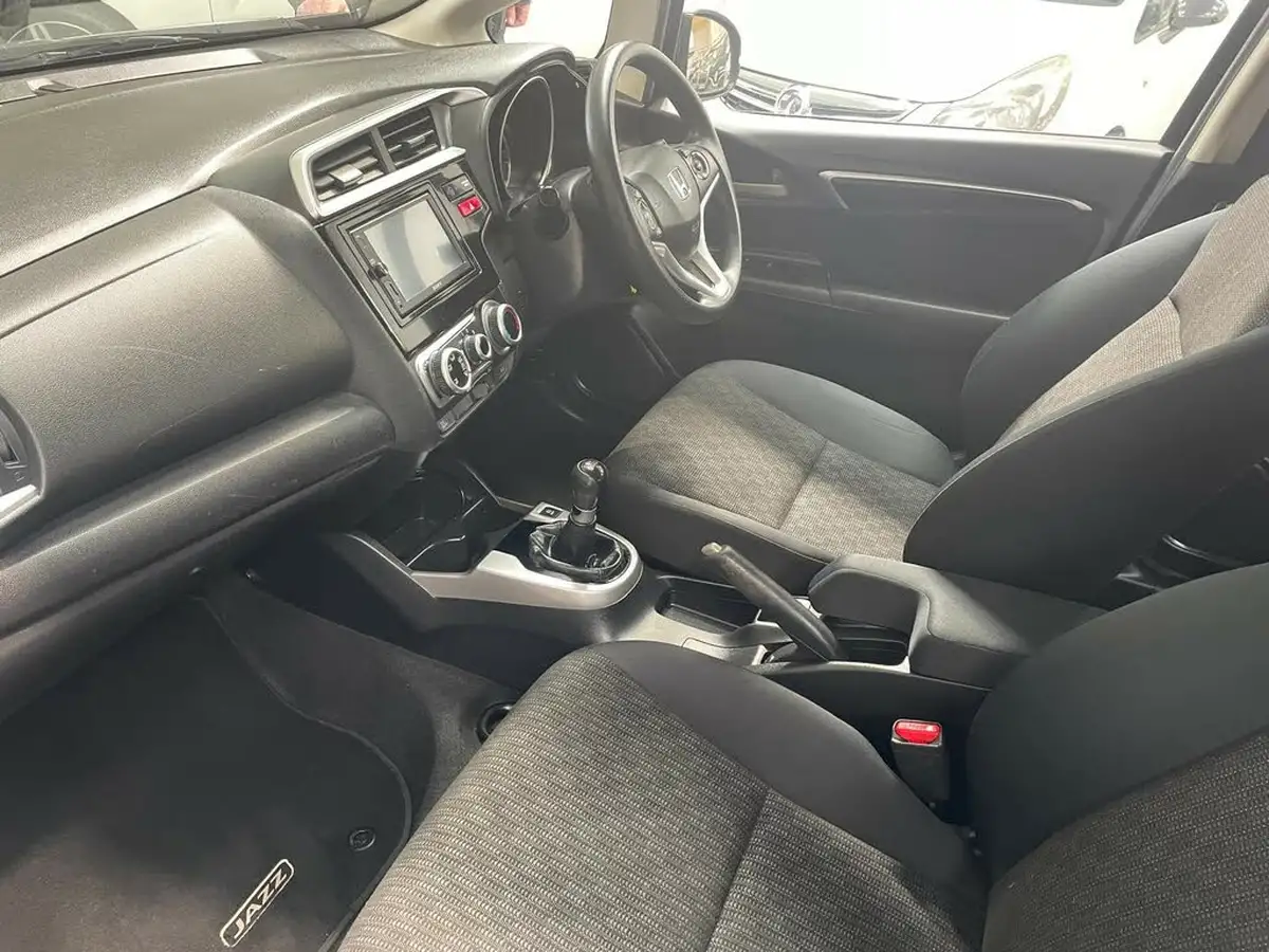 2015-honda-jazz-13-i-vtec-se-big-9