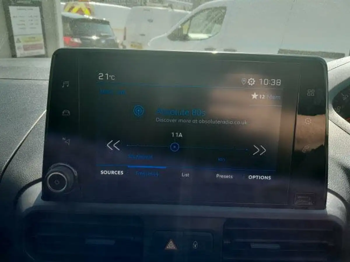2021-peugeot-partner-15-bluehdi-950-professional-100ps-eu6dt-long-panel-big-22