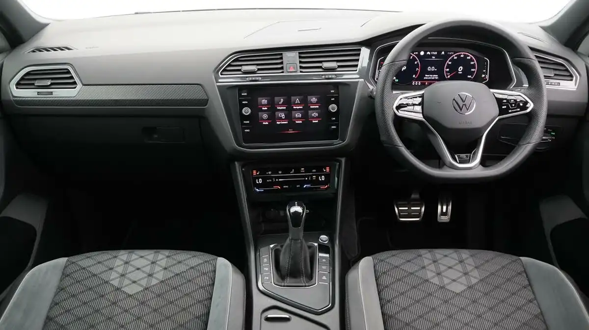 2021-volkswagen-tiguan-15-tsi-r-line-big-13