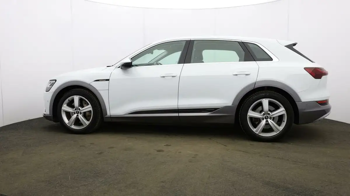 2021-audi-e-tron-50e-technik-station-wagon-big-65