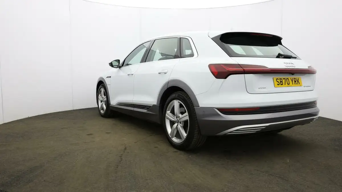 2021-audi-e-tron-50e-technik-station-wagon-big-41
