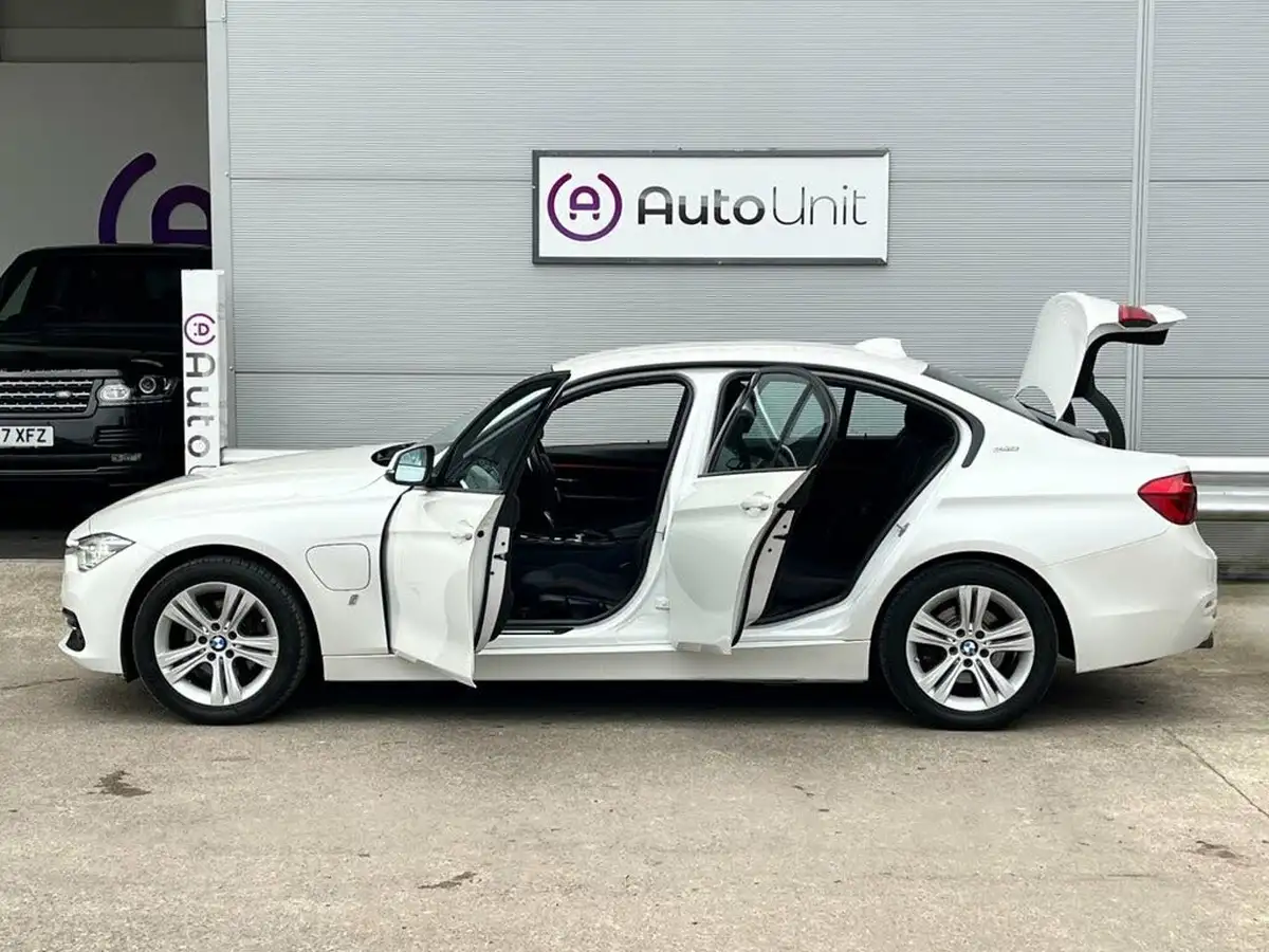 2018-bmw-3-series-20-330e-sport-big-17