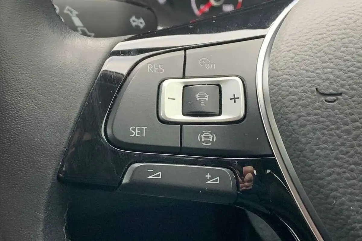 2021-volkswagen-t-roc-15-tsi-active-hatchback-5d-big-14
