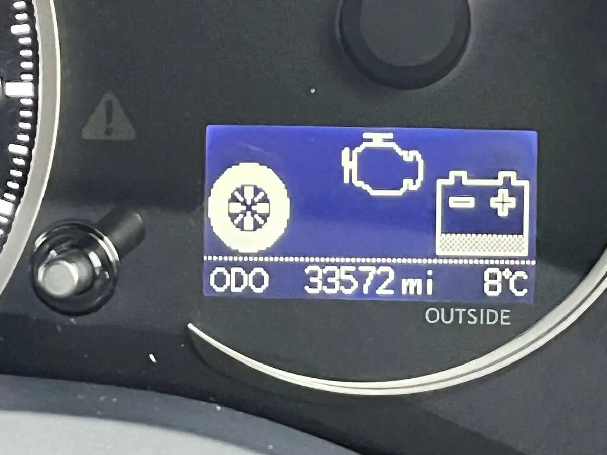 2015-lexus-ct-200h-18-advance-e-cvt-big-21
