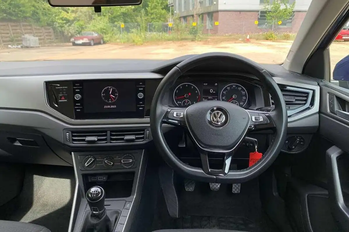 2018-volkswagen-polo-10-se-75ps-big-13