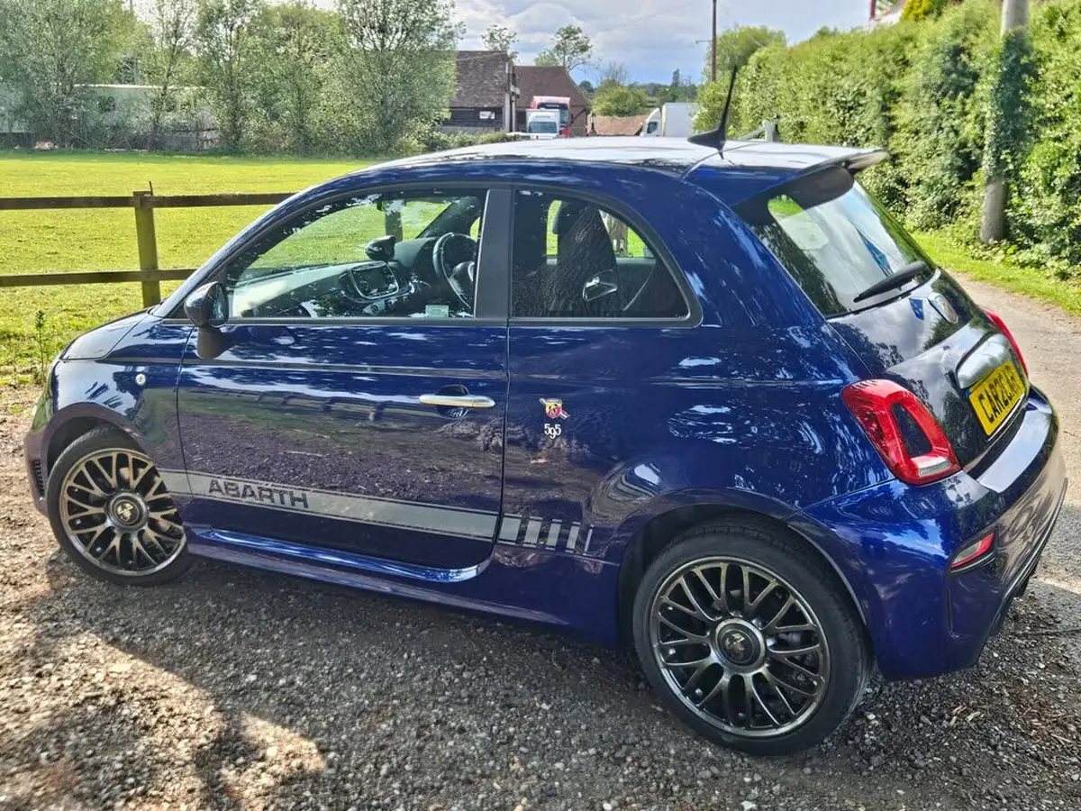 2016-abarth-595-14-tjet-big-7