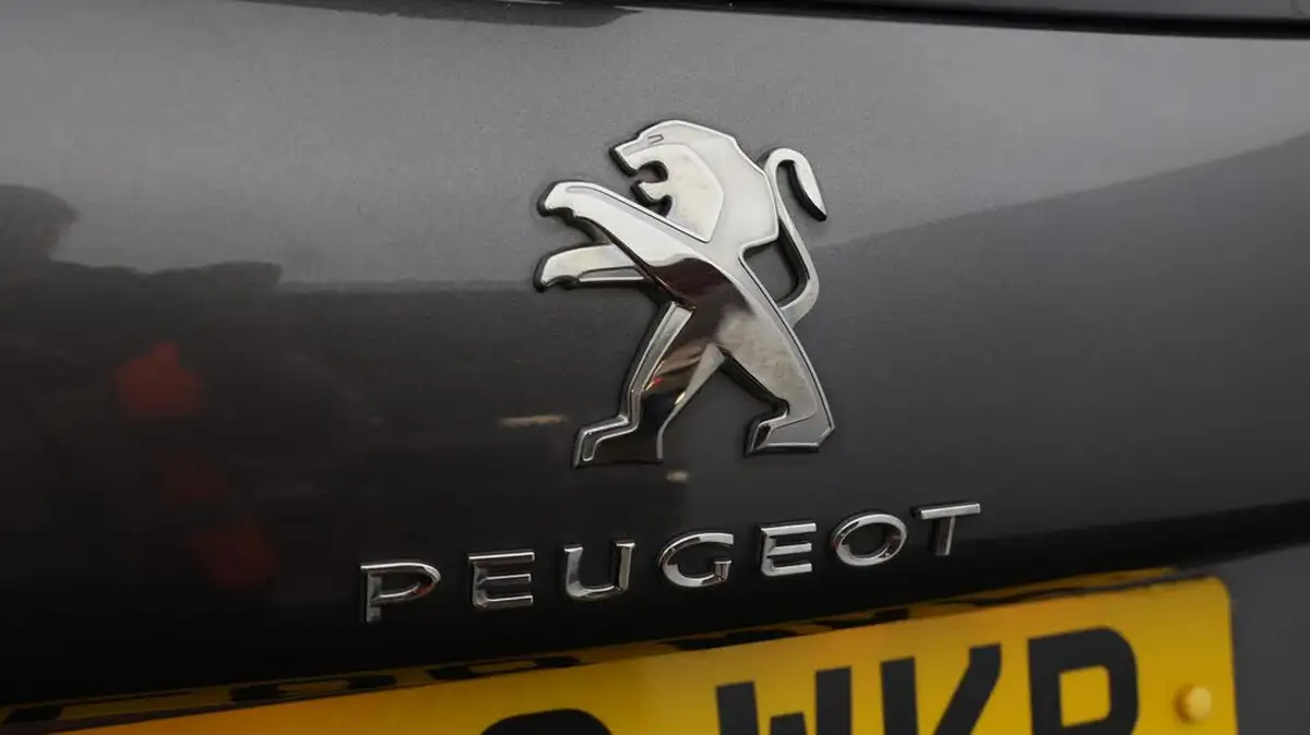 2018-peugeot-2008-suv-12-puretech-allure-82bhp-ss-big-21