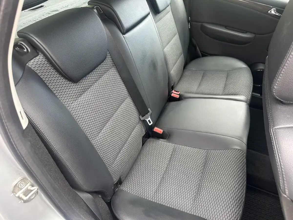 2011-mercedes-benz-a-class-15-a160-elegance-se-cvt-big-10
