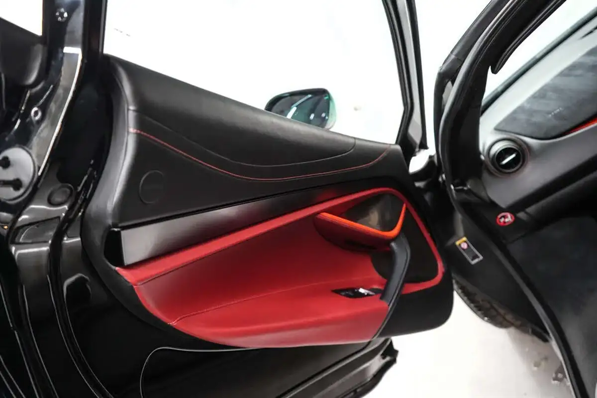 2019-mclaren-720s-40-luxury-big-16