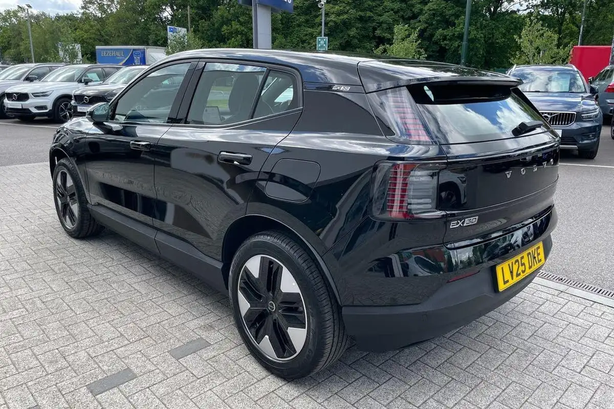2025-volvo-ex30-e-core-single-motor-extended-range-big-8