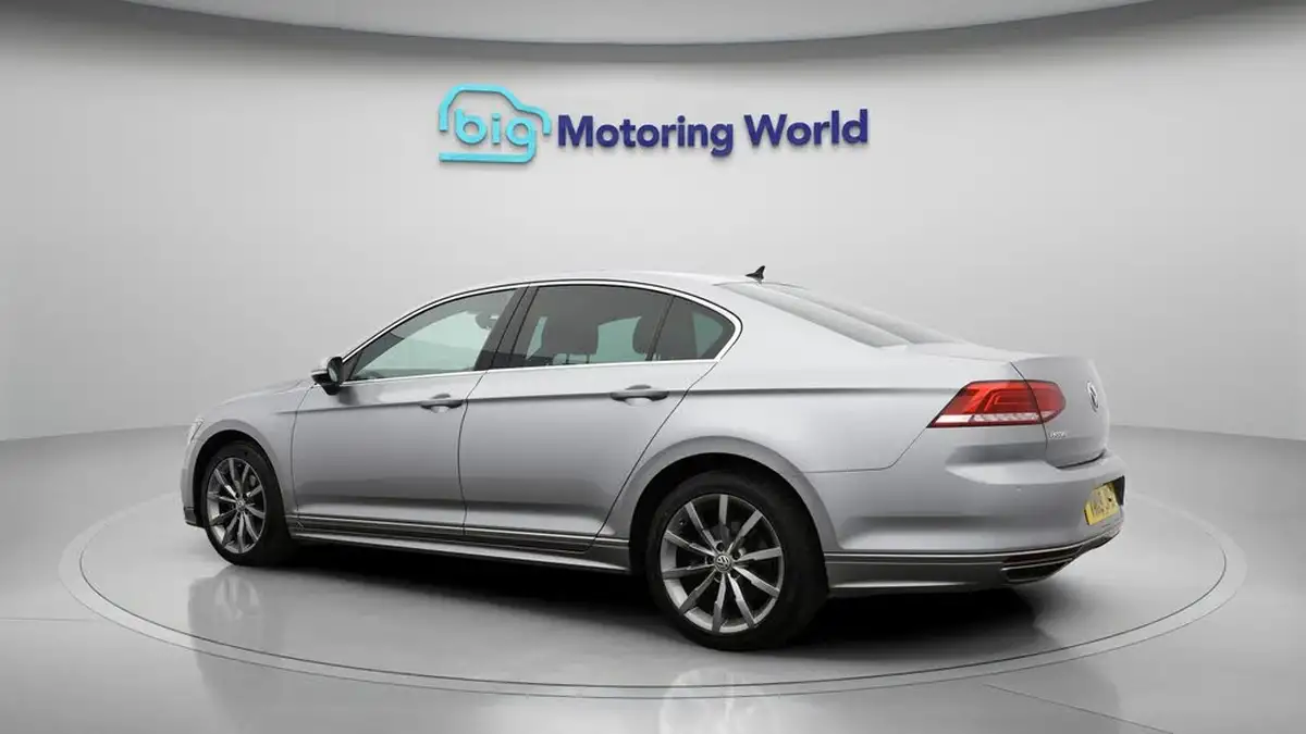 2019-volkswagen-passat-20tdi-r-line-150ps-scr-saloon-4d-big-5