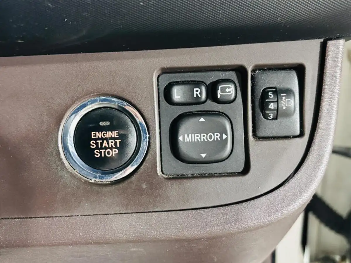 2009-toyota-iq-10-2-multidrive-big-17
