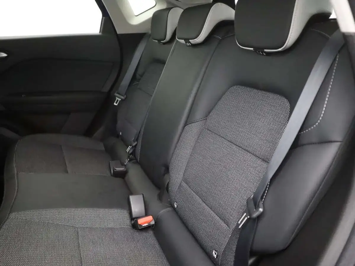 2023-renault-captur-16-techno-145ps-full-big-14