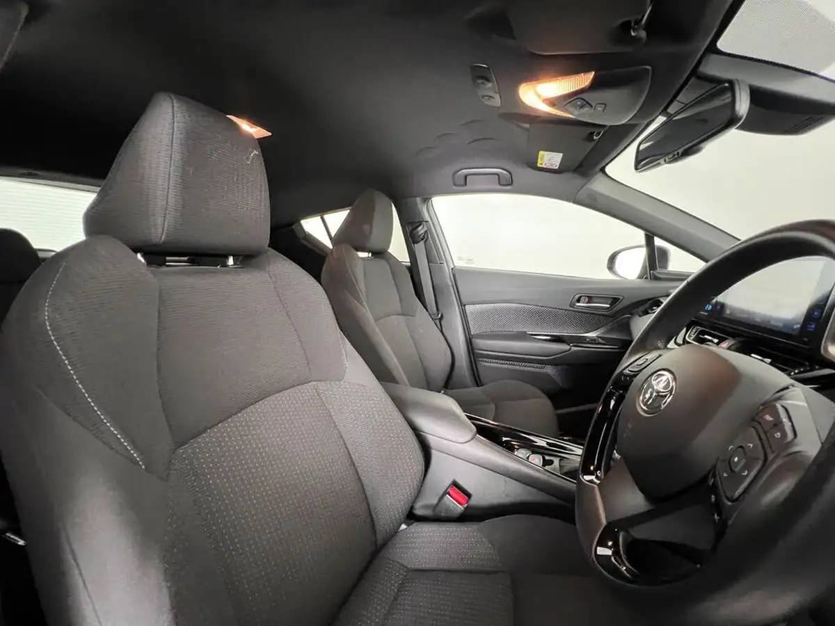 2019-toyota-c-hr-18-vvt-i-design-big-15