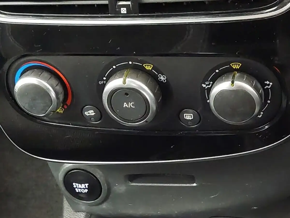2017-renault-clio-09-tce-dynamique-nav-big-13