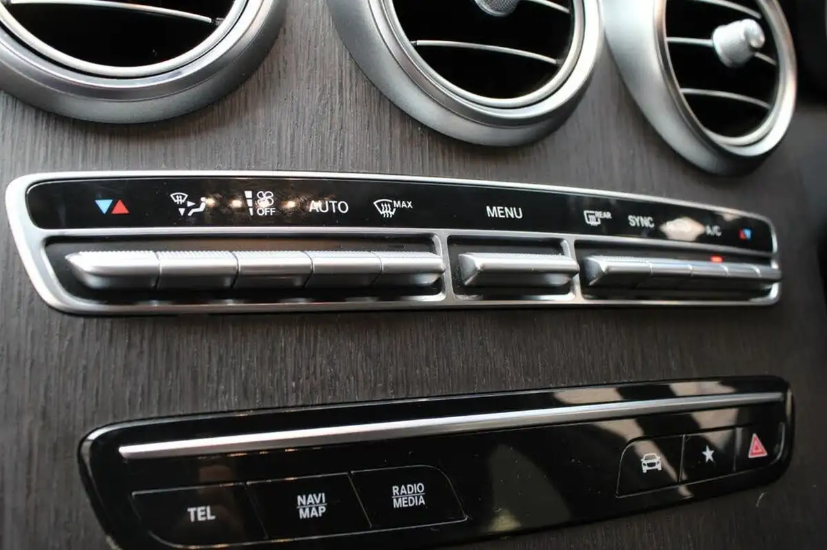 2019-mercedes-benz-glc-class-20d-glc220d-amg-line-station-wagon-5d-4matic-plus-big-35