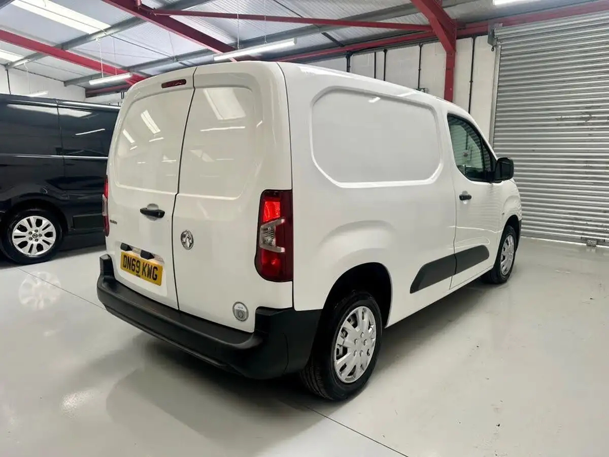 2019-vauxhall-combo-15cdti-edition-2000-75pseu6d-t-panel-big-4