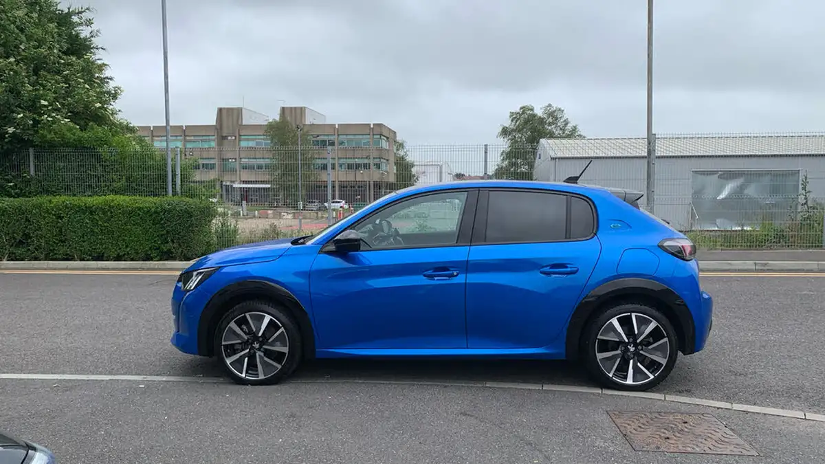 2022-peugeot-208-e-gt-136bhp-50kwh-big-5