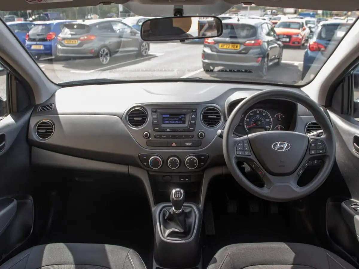 2017-hyundai-i10-10-se-big-2
