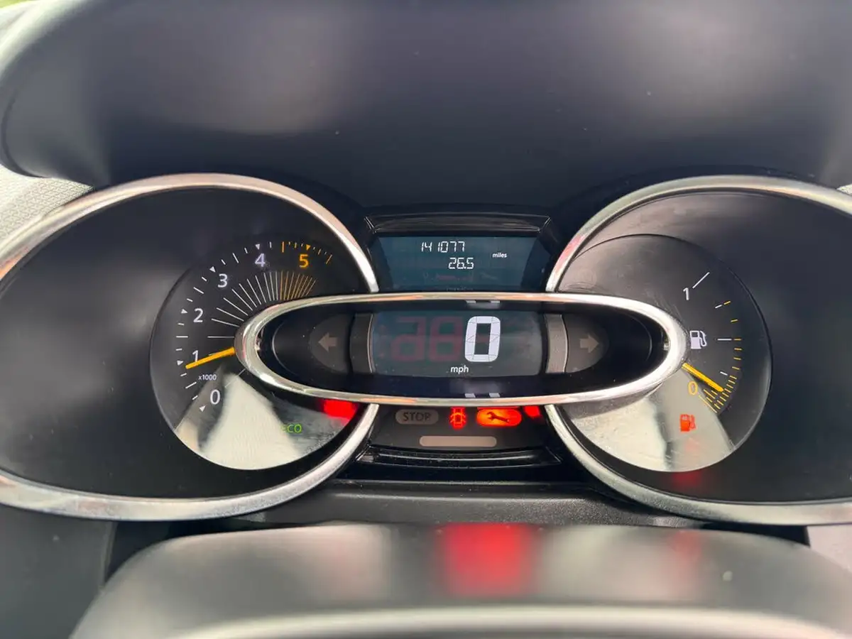 2013-renault-clio-15dci-dynamique-s-medianavss-big-25
