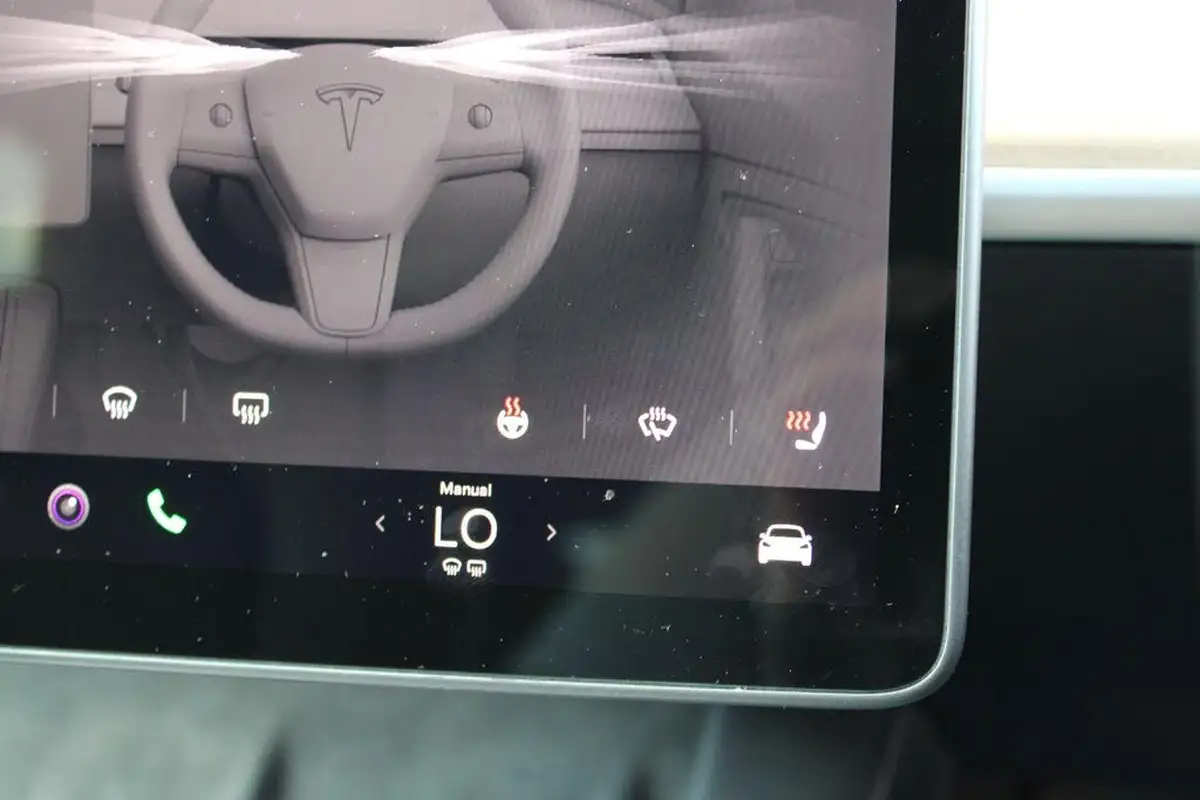 2022-tesla-model-y-e-long-range-big-19