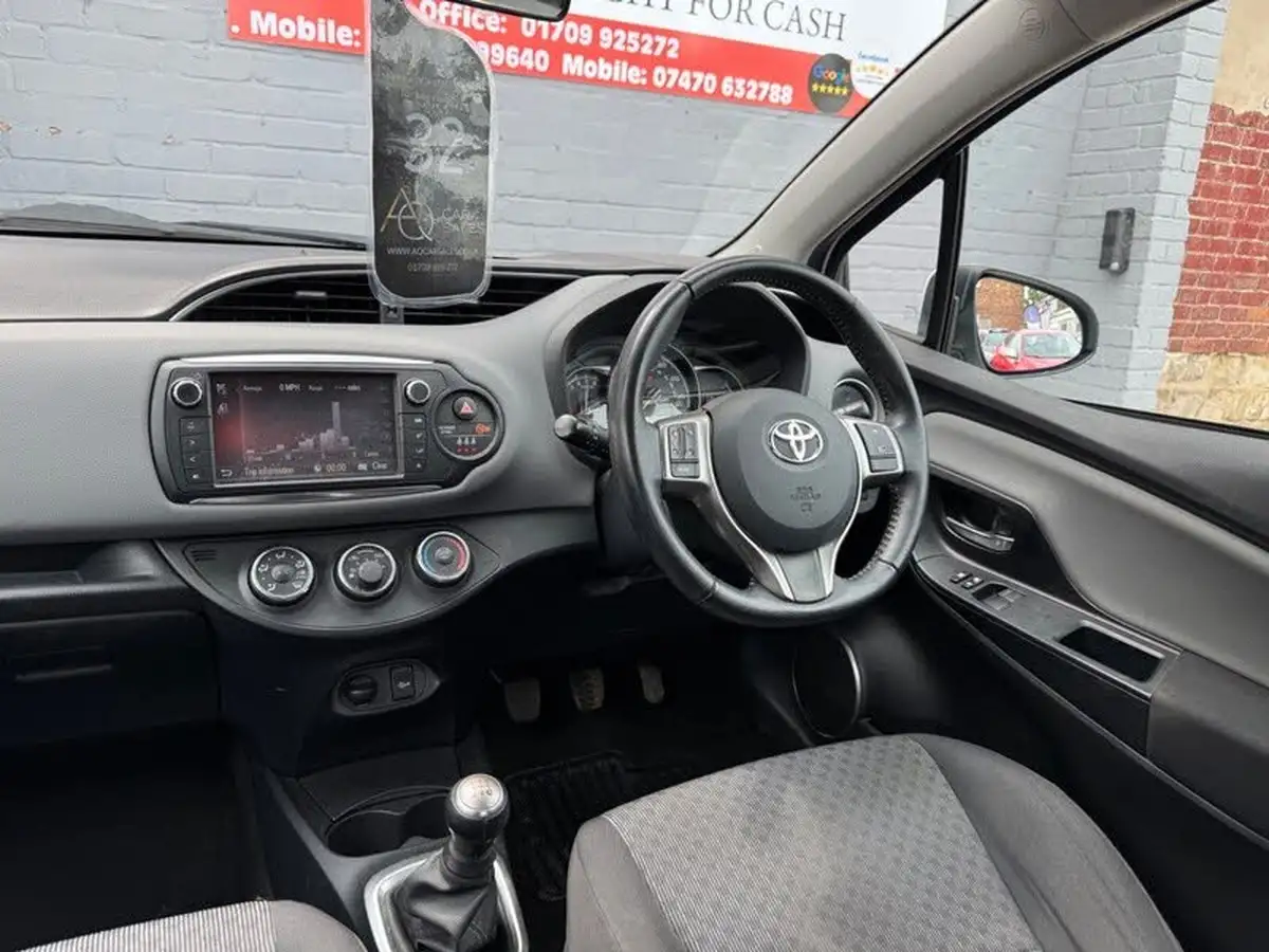 2015-toyota-yaris-10-icon-5d-big-8