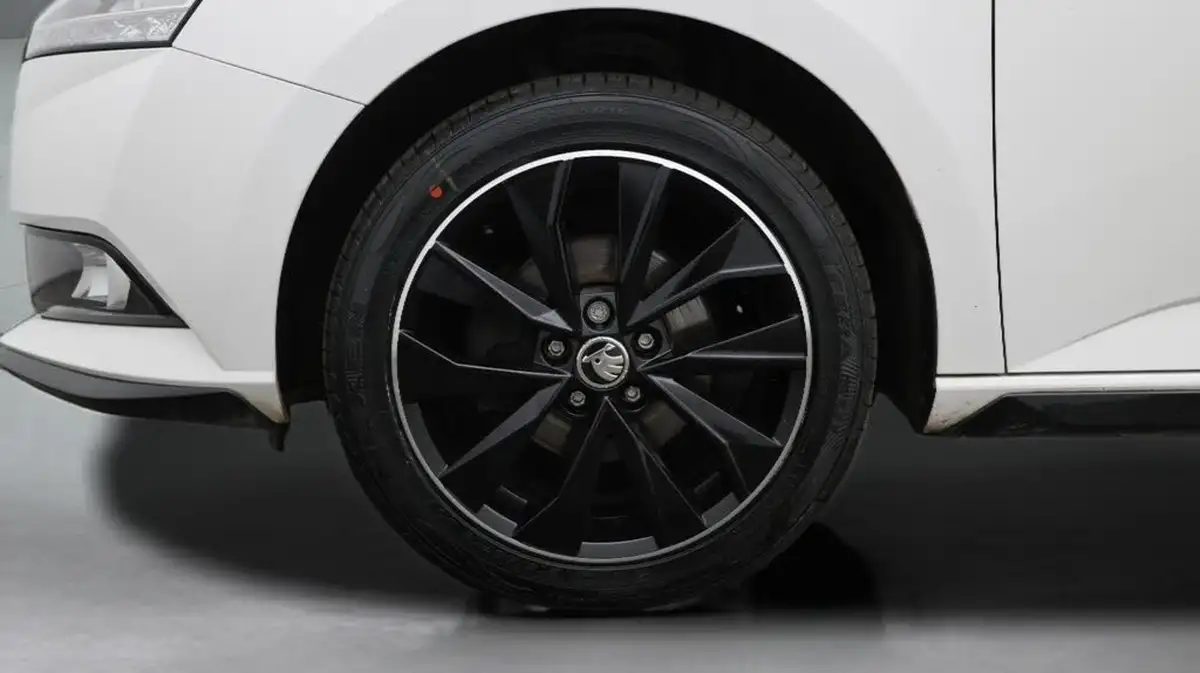 2019-skoda-fabia-10-tsi-monte-carlo-95ps-estate-big-18