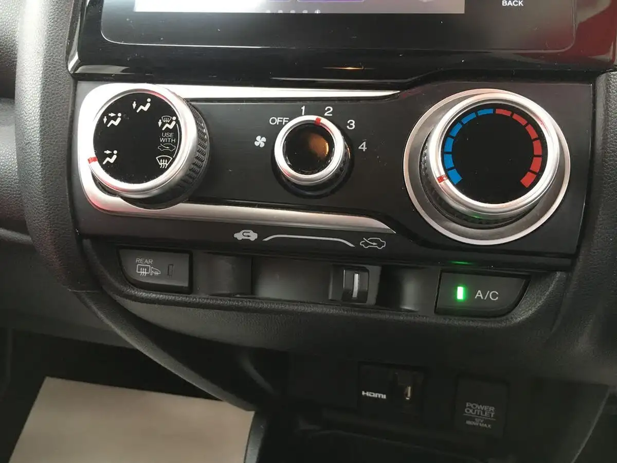 2018-honda-jazz-13-i-vtec-se-big-16