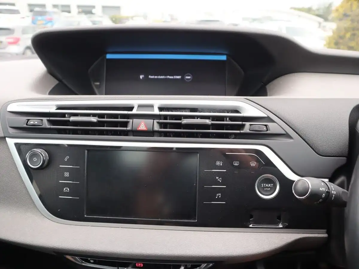 2019-citroen-c4-spacetourer-15bluehdi-flair-big-31