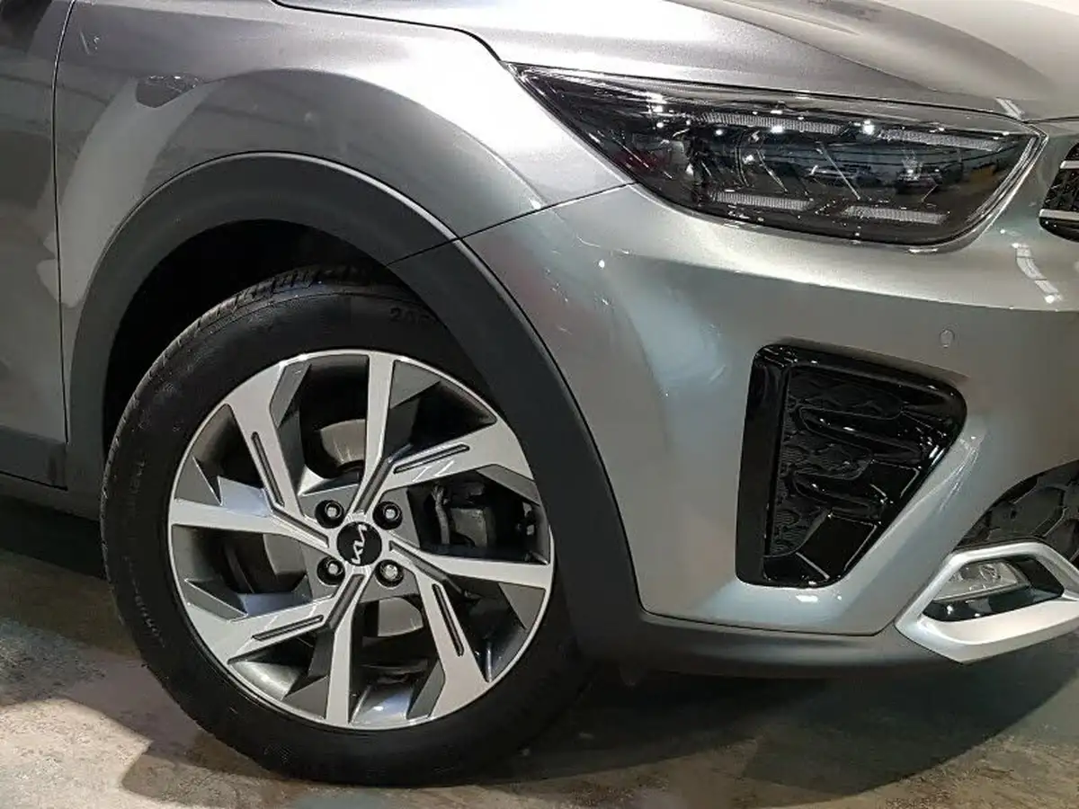 2025-kia-stonic-10-t-gdi-gt-line-s-dct-big-8