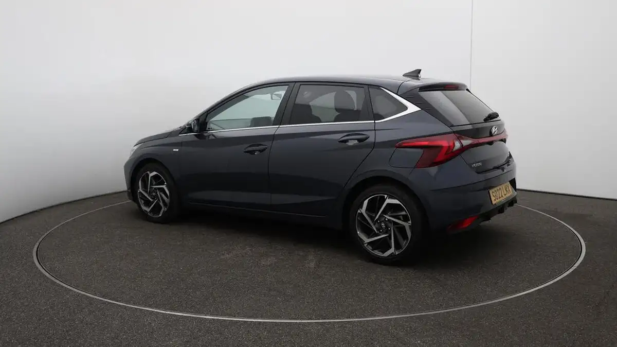 2022-hyundai-i20-10-t-gdi-premium-eclutch-imt-big-38