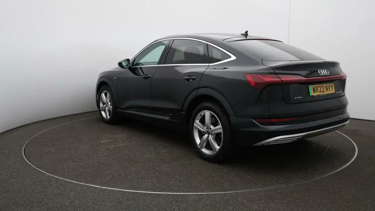2022-audi-e-tron-50e-technik-sportback-big-63