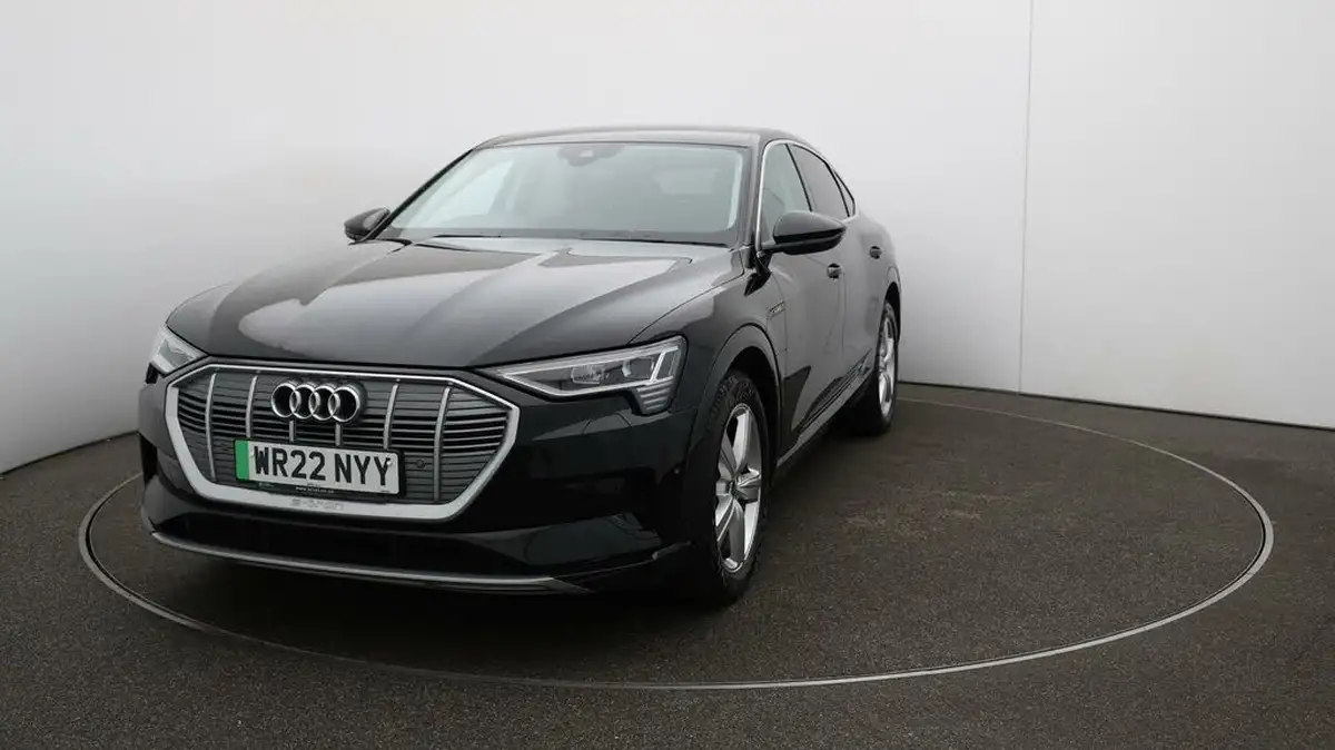 2022-audi-e-tron-50e-technik-sportback-big-39
