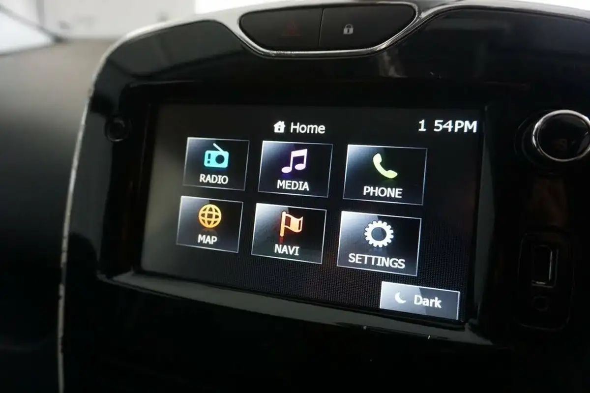 2014-renault-clio-15dci-dynamique-s-medianav-edc-auto-big-26