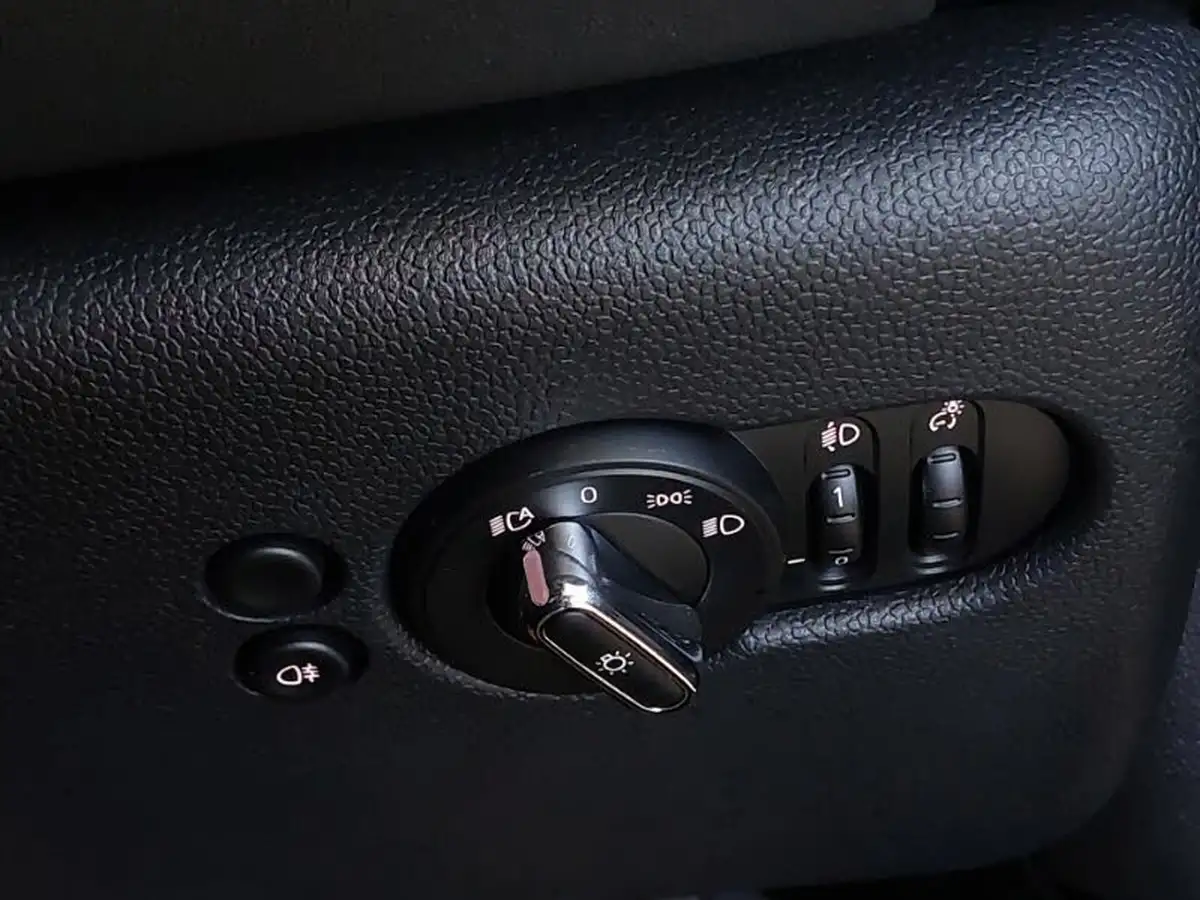 2021-mini-cooper-15-cooper-exclusive-hatchback-3d-big-16