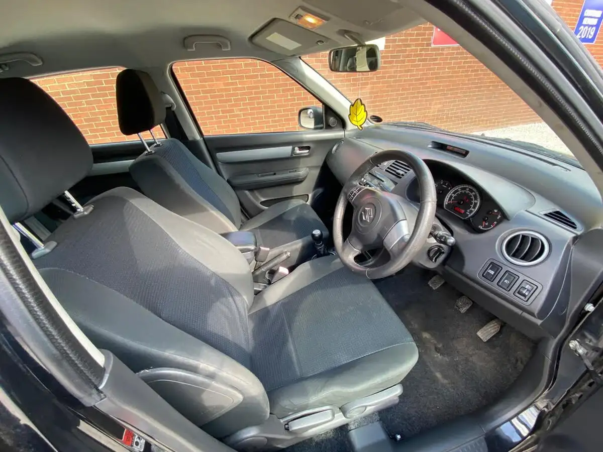 2009-suzuki-swift-13td-big-7