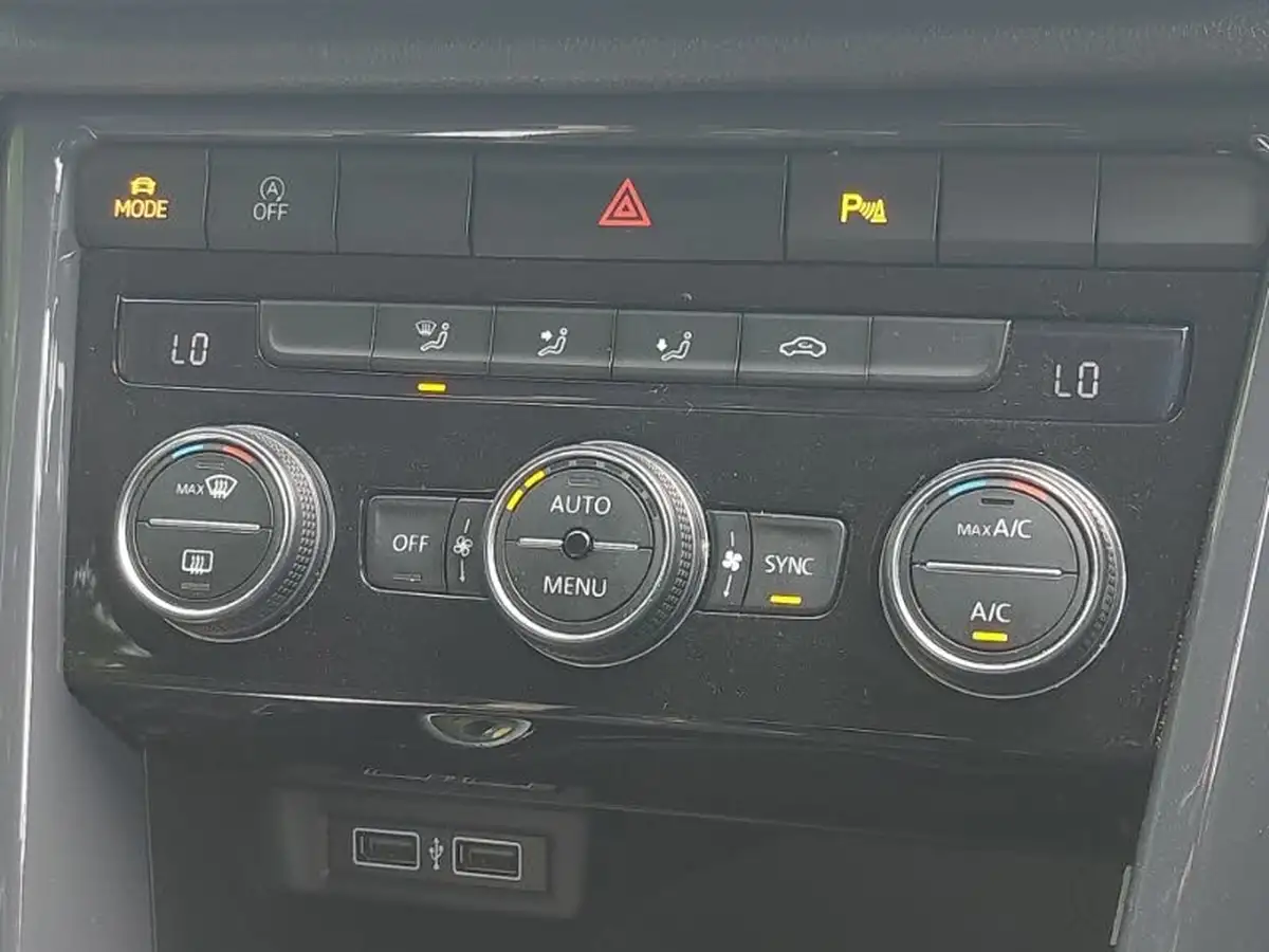 2019-volkswagen-t-roc-16tdi-sel-big-17