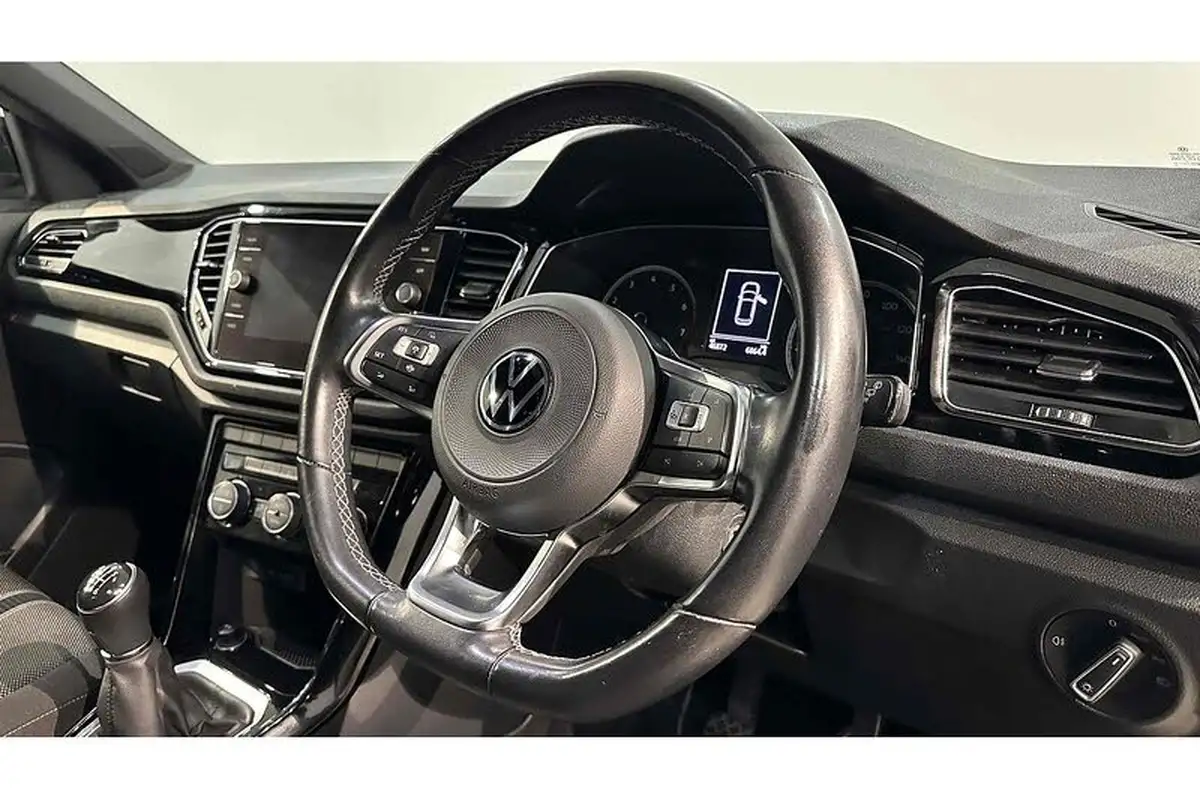 2021-volkswagen-t-roc-15-tsi-black-edition-big-25