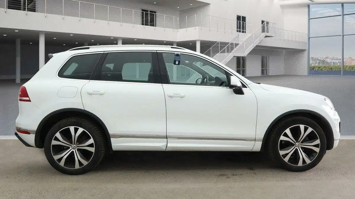 2017-volkswagen-touareg-30tdi-r-line-262ps-ss-2967cc-big-6