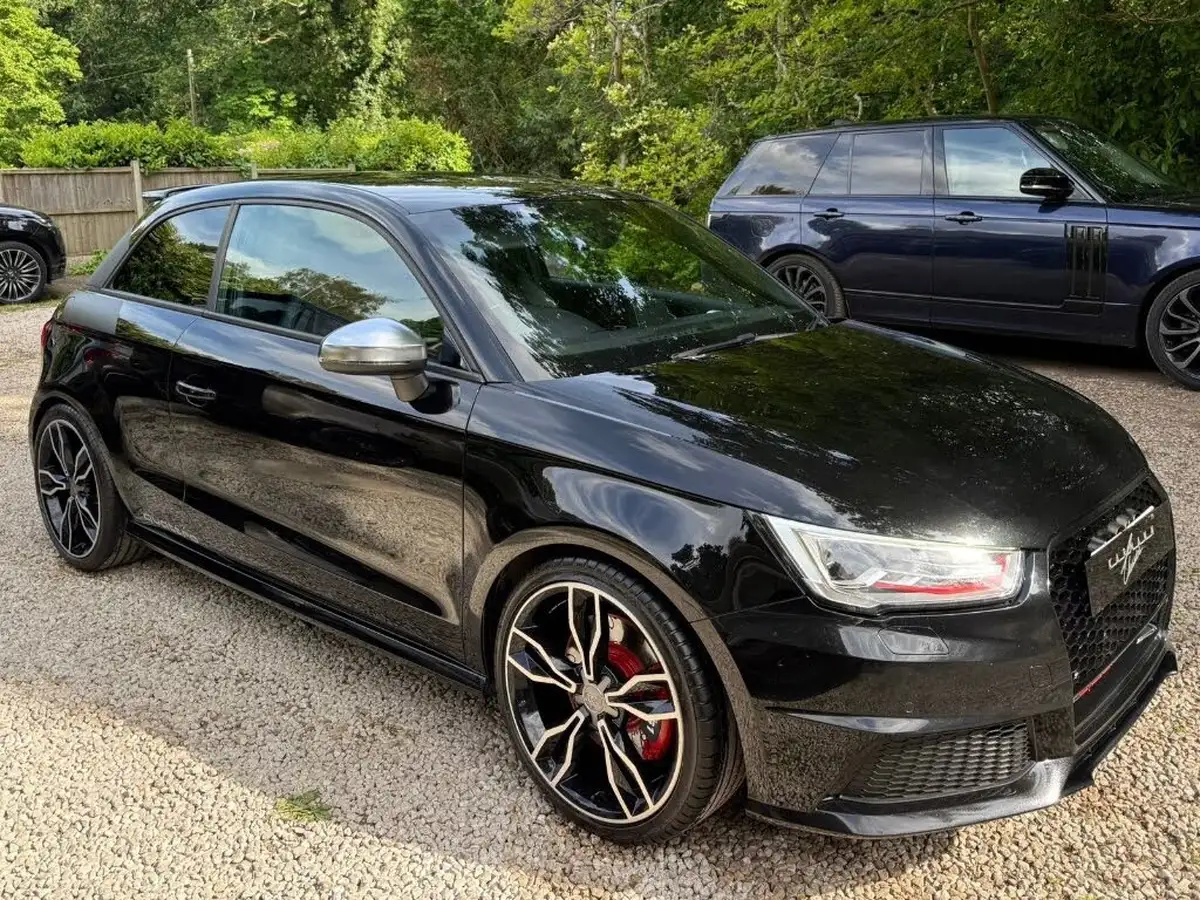 2015-audi-a1-20-s1-hatchback-3d-big-0