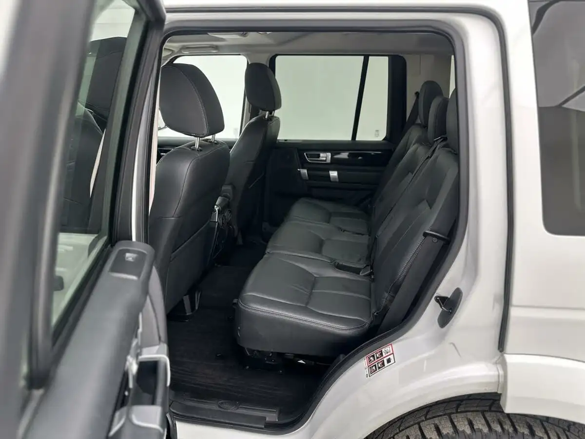 2016-land-rover-discovery-4-30-sd-v6-hse-big-28
