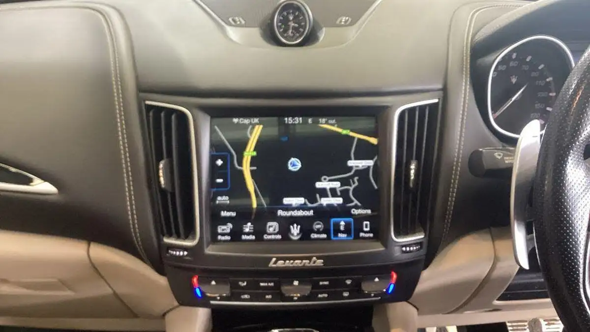 2017-maserati-levante-big-6