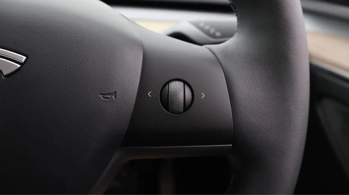 2023-tesla-model-y-e-rwd-big-23