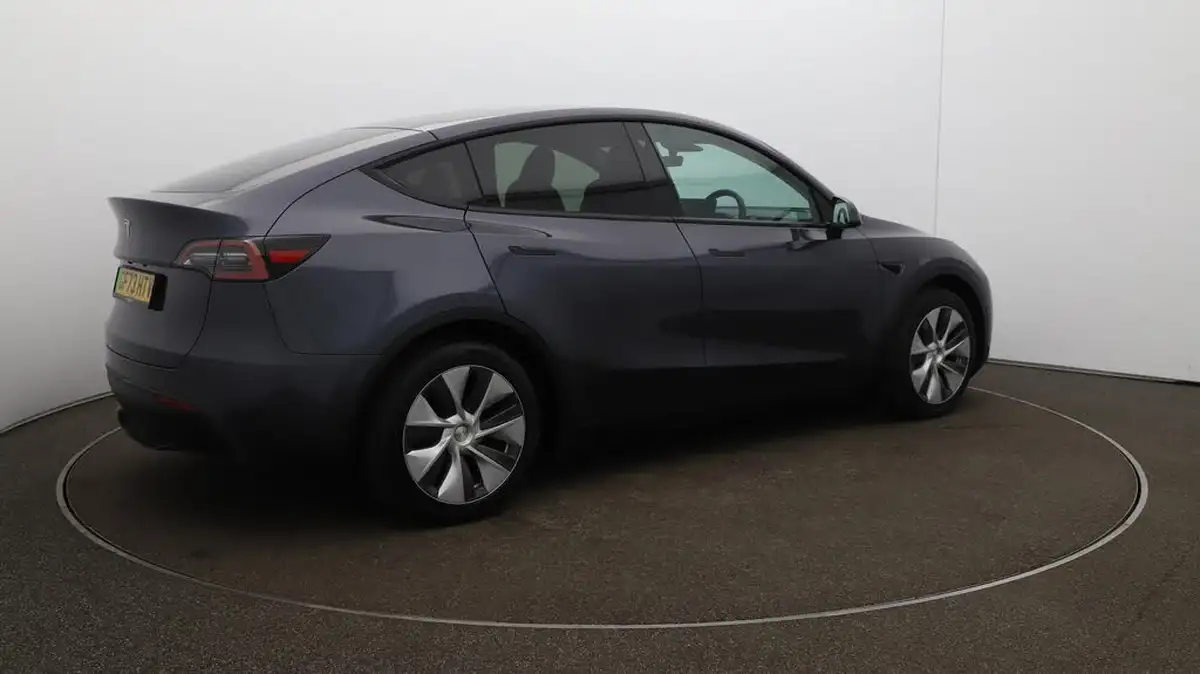 2023-tesla-model-y-e-rwd-big-51