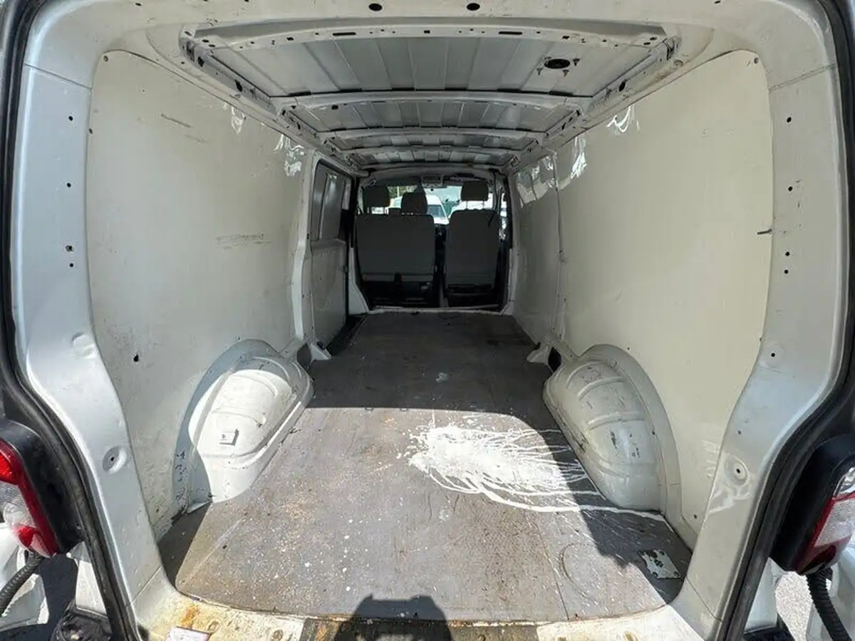 2015-volkswagen-transporter-20tdi-t32-startline-140ps-swb-panel-van-big-14