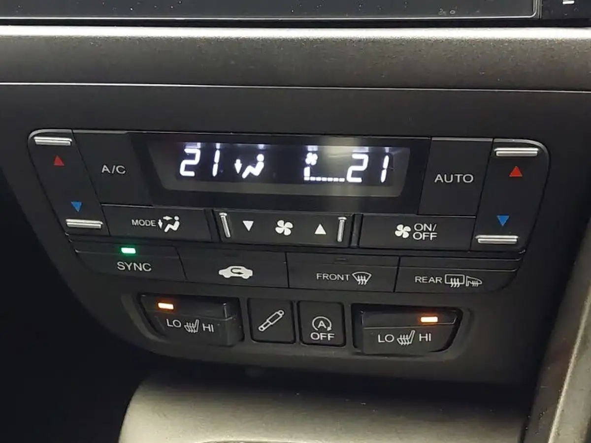 2015-honda-civic-16-i-dtec-sr-honda-connect-with-navi-tourer-big-14