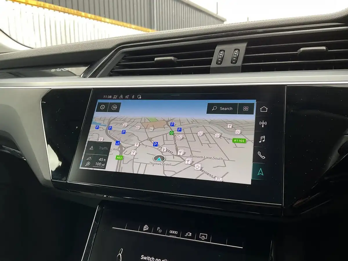 2022-audi-e-tron-55e-technik-station-wagon-big-39