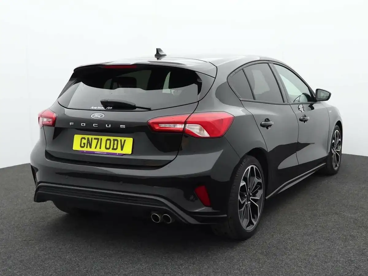 2020-ford-focus-15-st-line-x-hatchback-big-4